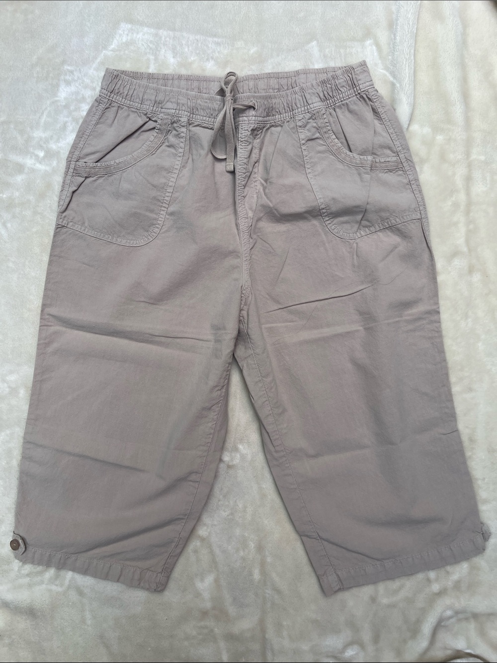 GLORIA VANDERBILT 🏝️ BUNDLE OF 2 COTTON TAN/GREEN CAPRI PANTS Women’s Petite L - Picture 4 of 6